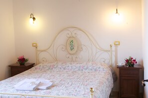 Comfort Apartment, Fireplace (Avorio) | Free WiFi, bed sheets