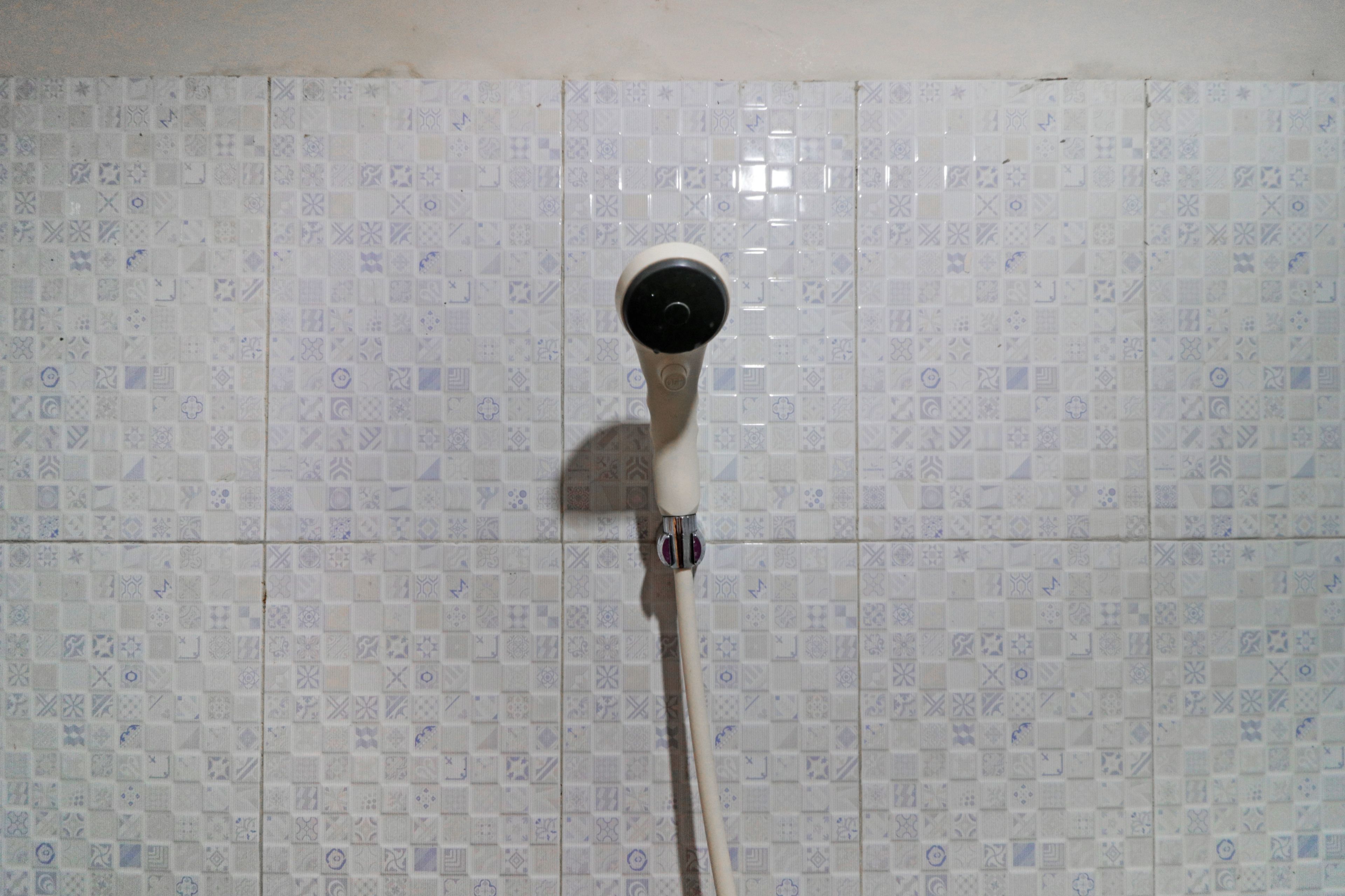 standard room | bathroom | shower, towels, soap, shampoo