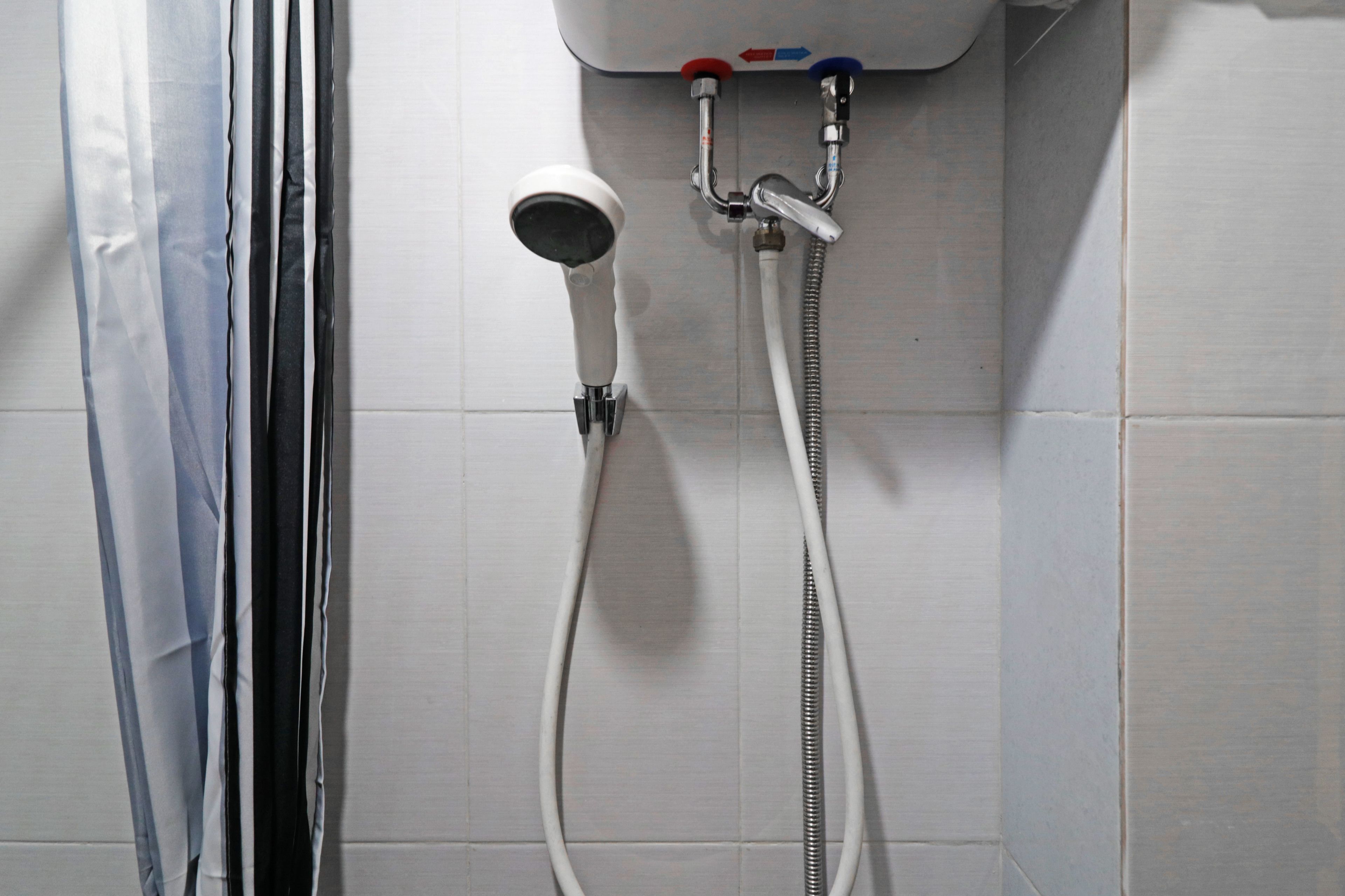 superior room | bathroom | shower, towels, soap, shampoo