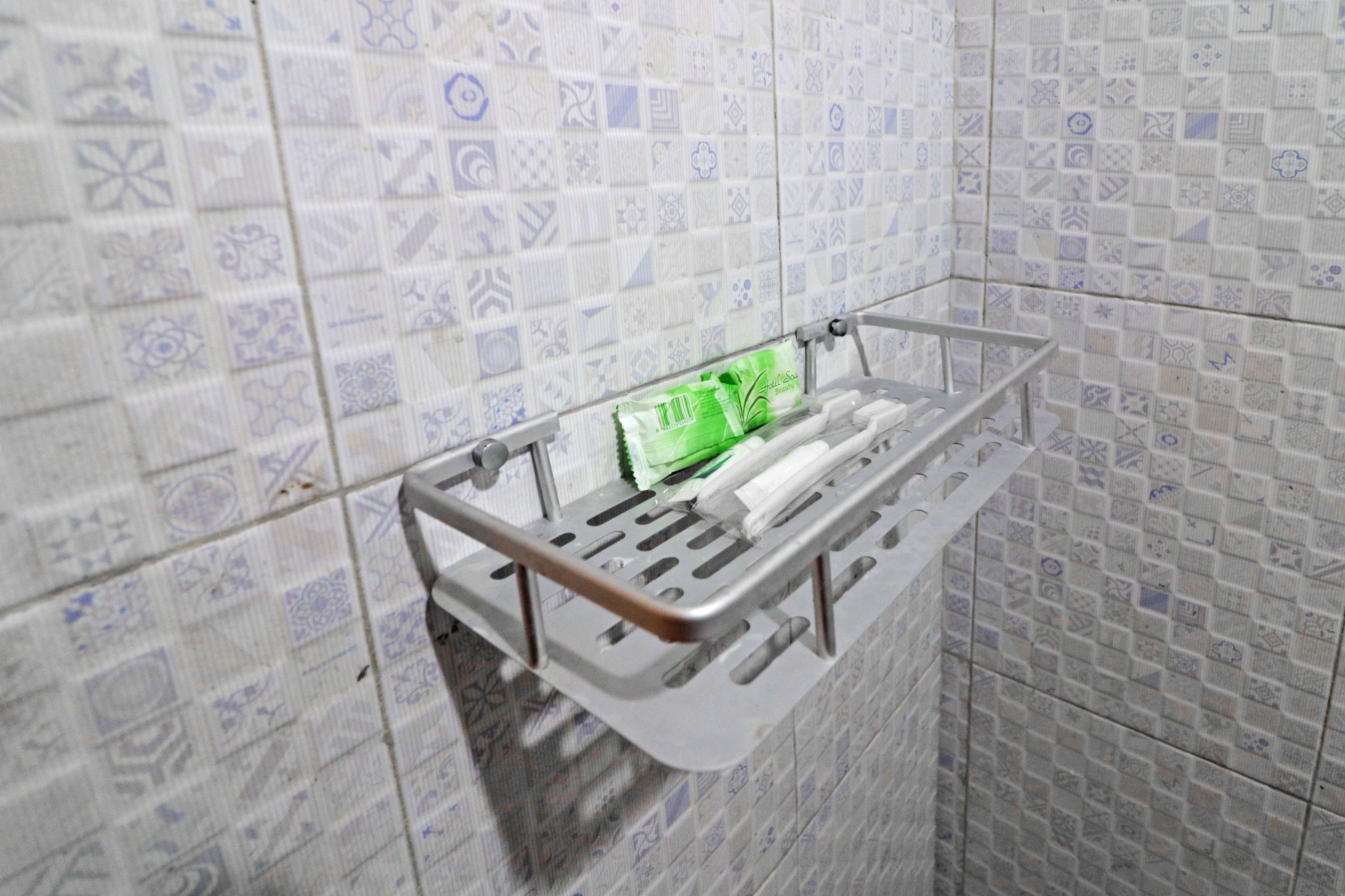 standard room | bathroom | shower, towels, soap, shampoo