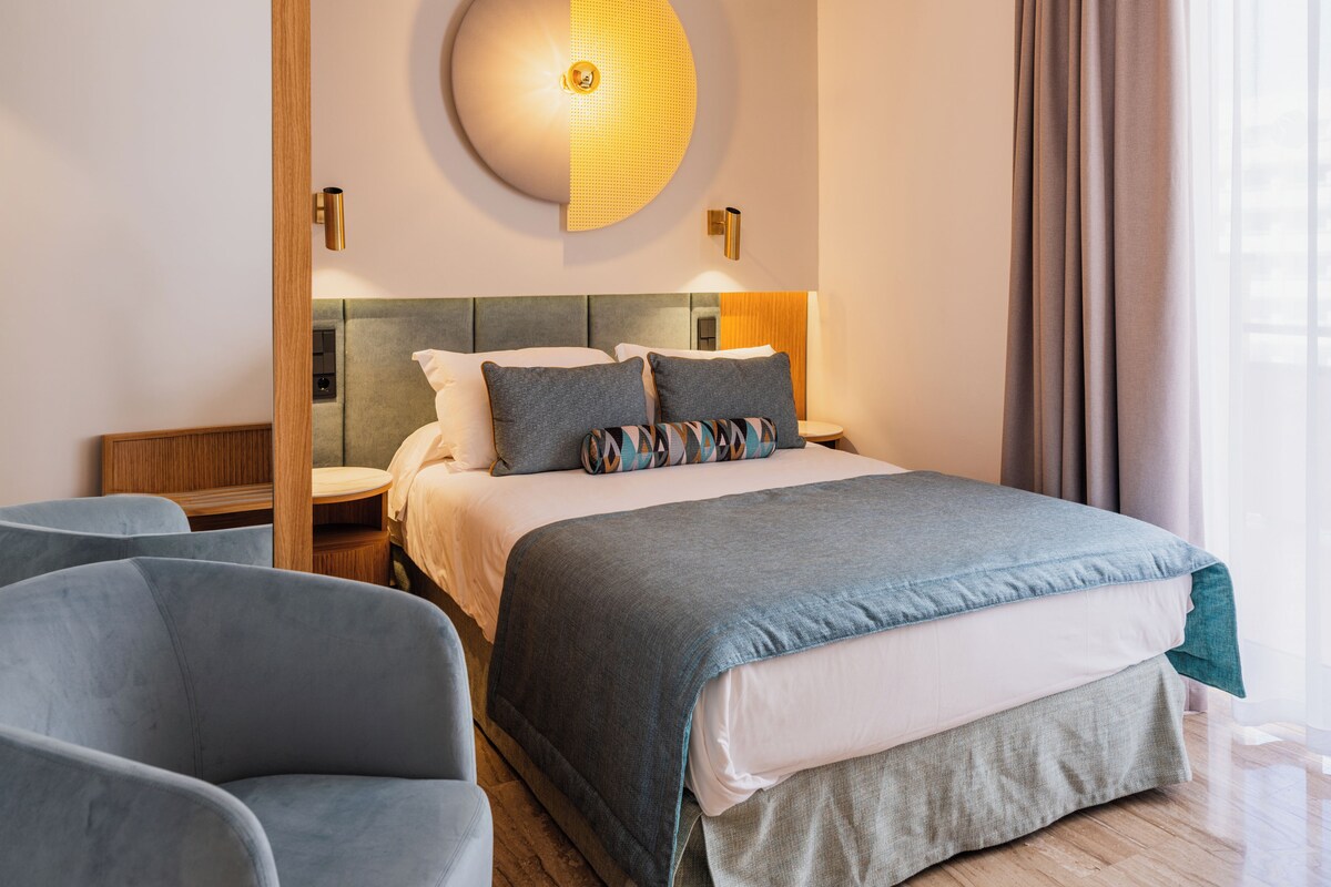 Superior Single Room, Balcony | Minibar, desk, laptop workspace, iron/ironing board