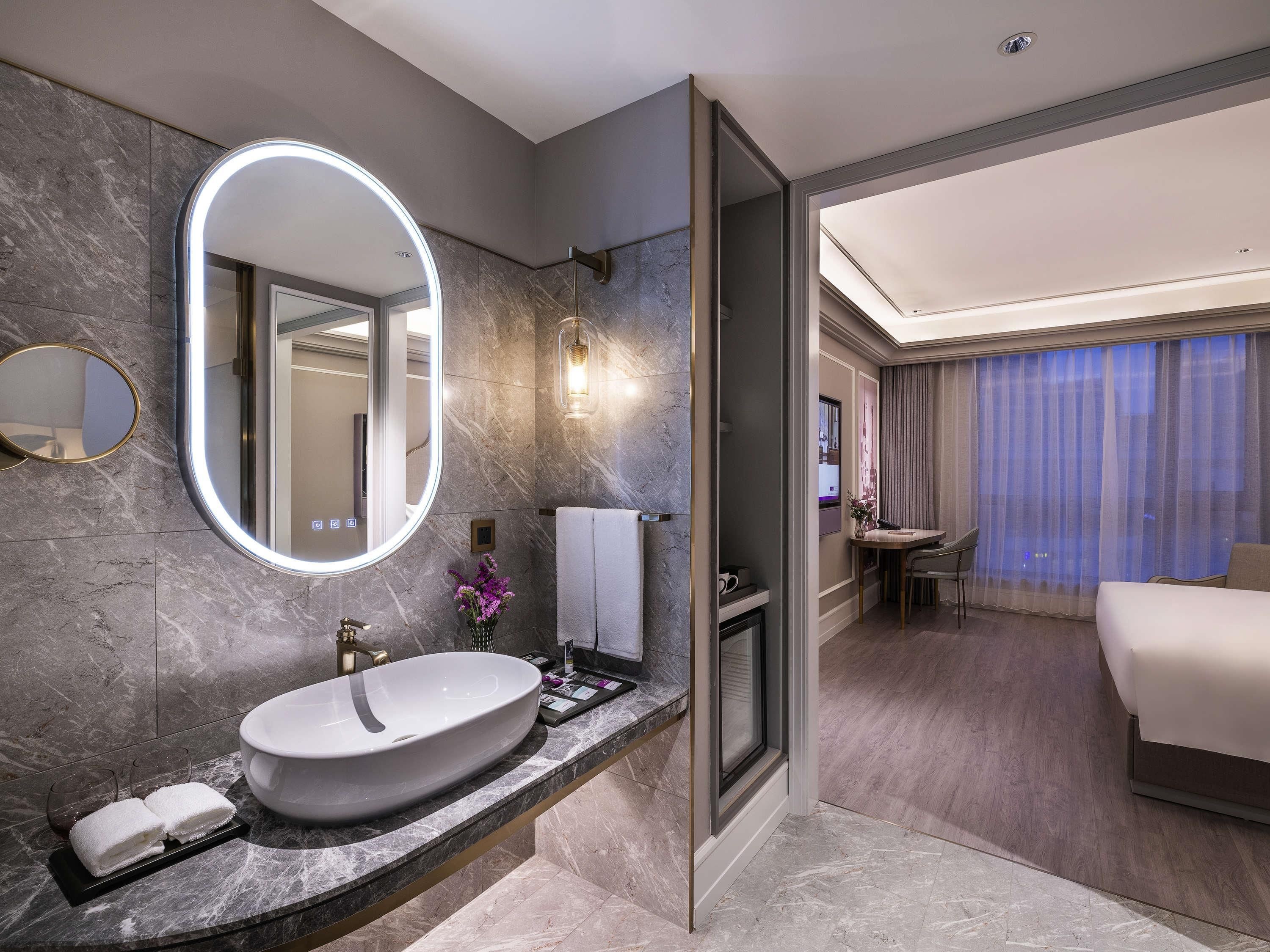 Deluxe Room, 1 King Bed