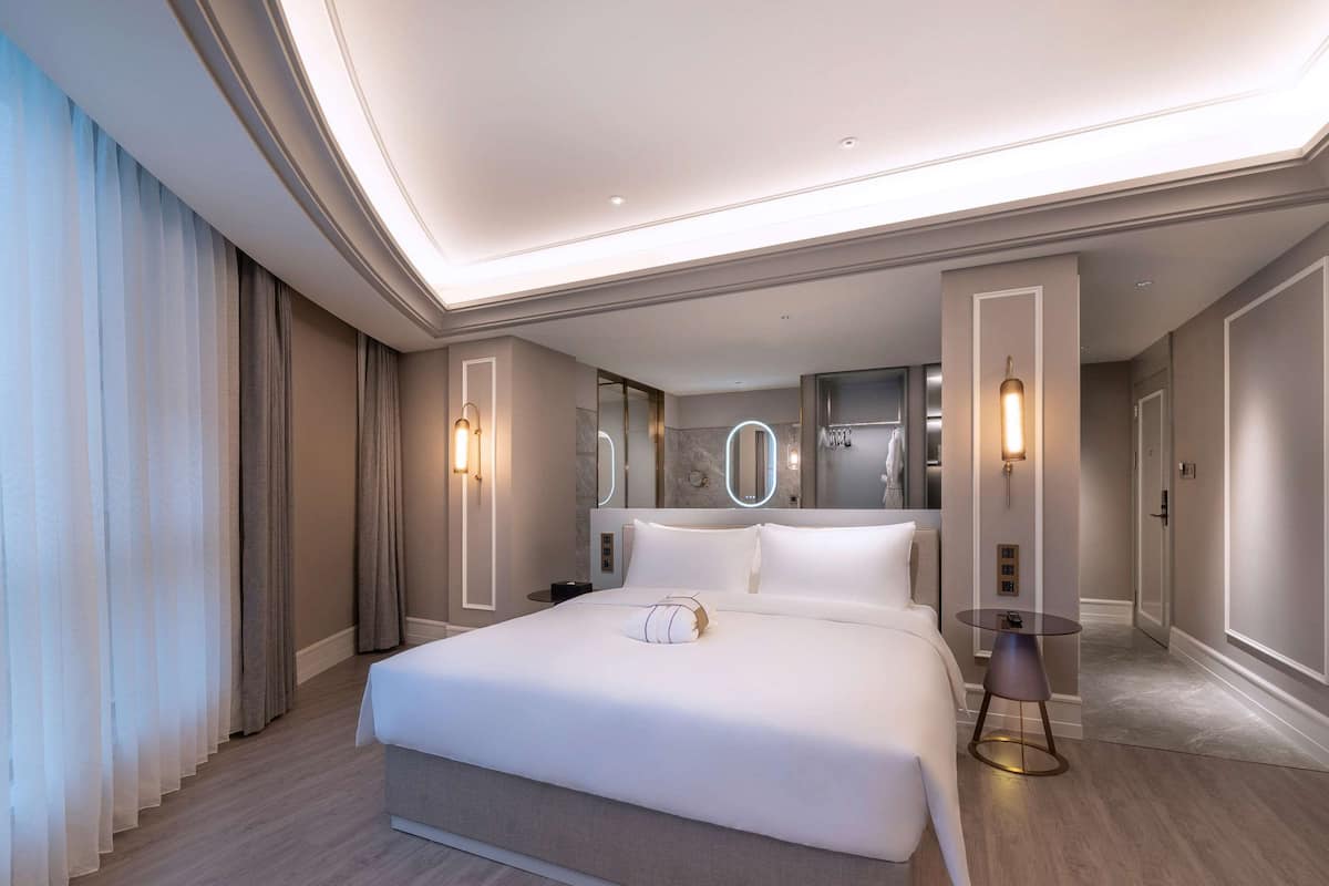 Privilege, Camera, 1 letto king | Minibar, una cassaforte in camera, con stile personalizzato