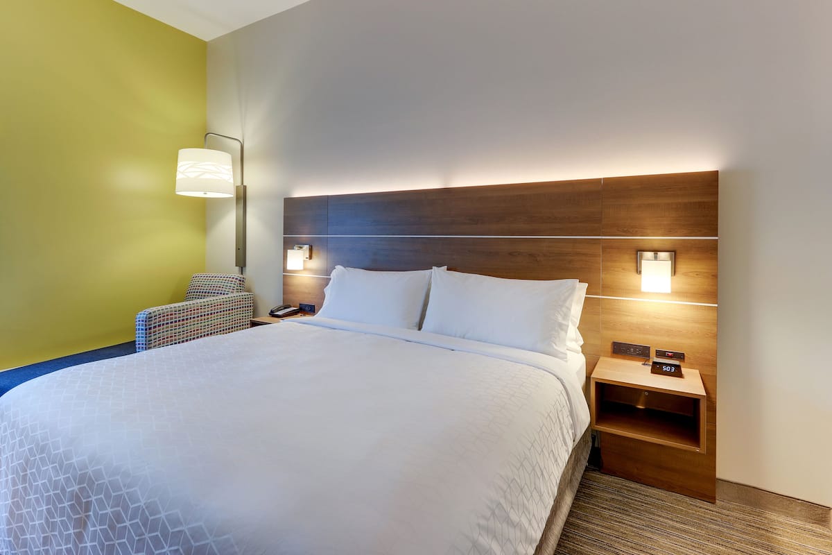 Suite, 1 King Bed, Accessible (Mobility, Accessible Tub)