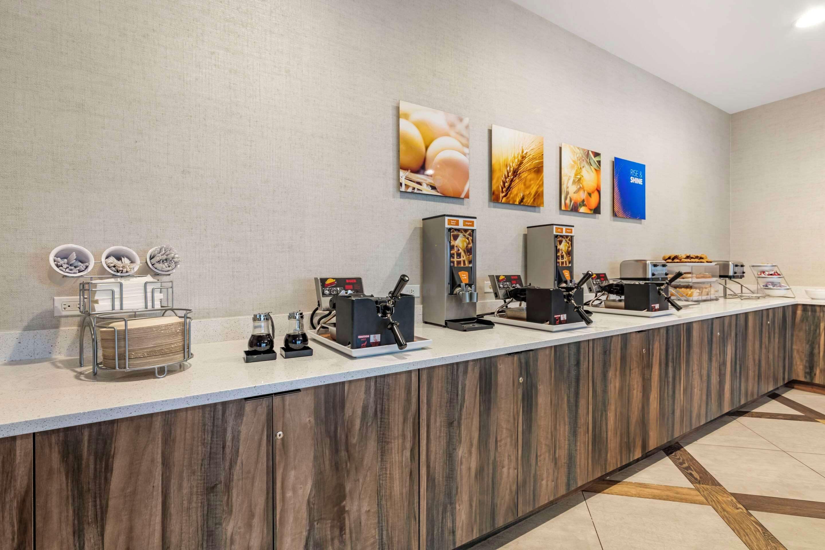 free daily full breakfast