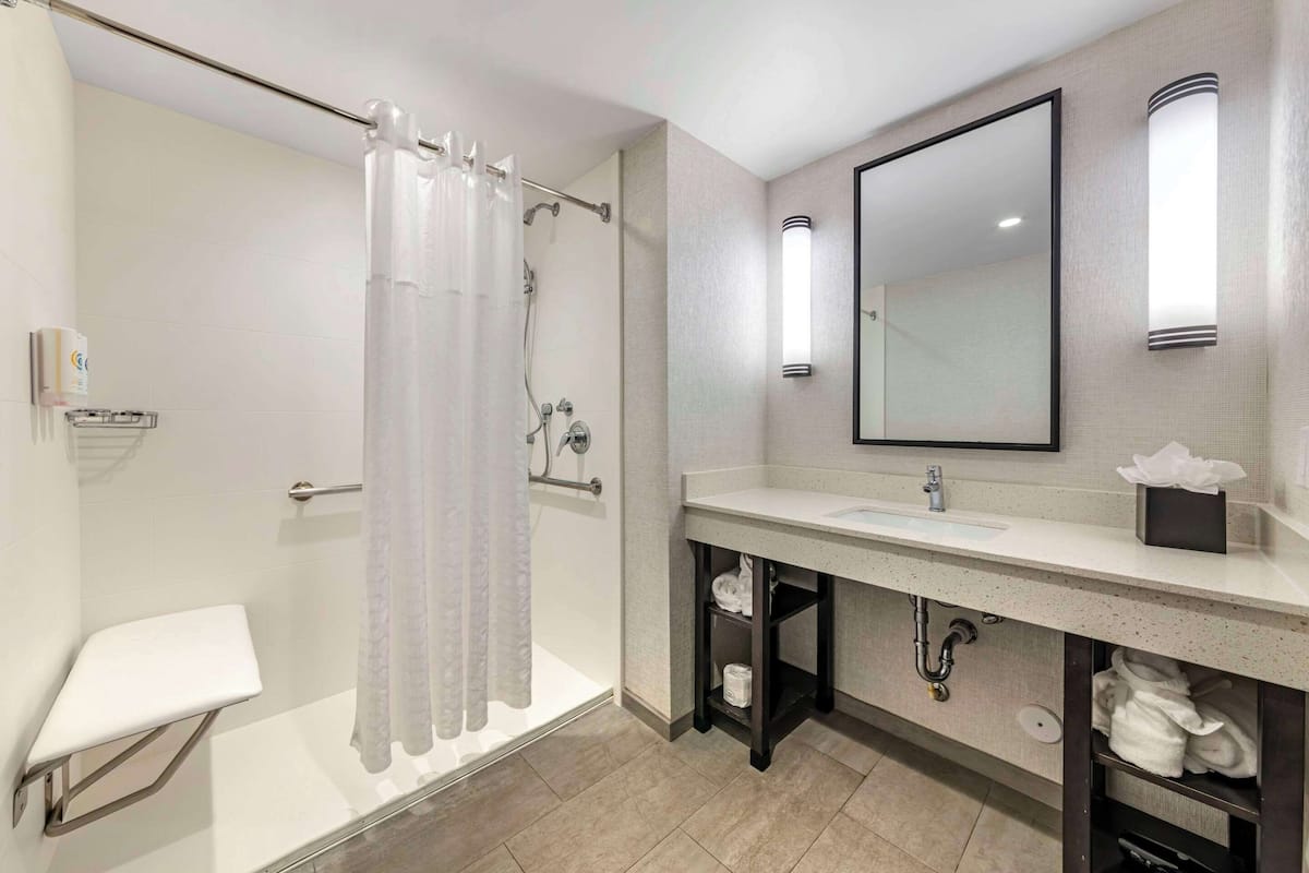 room, 1 king bed, accessible, non smoking | desk, laptop workspace, blackout curtains, soundproofing