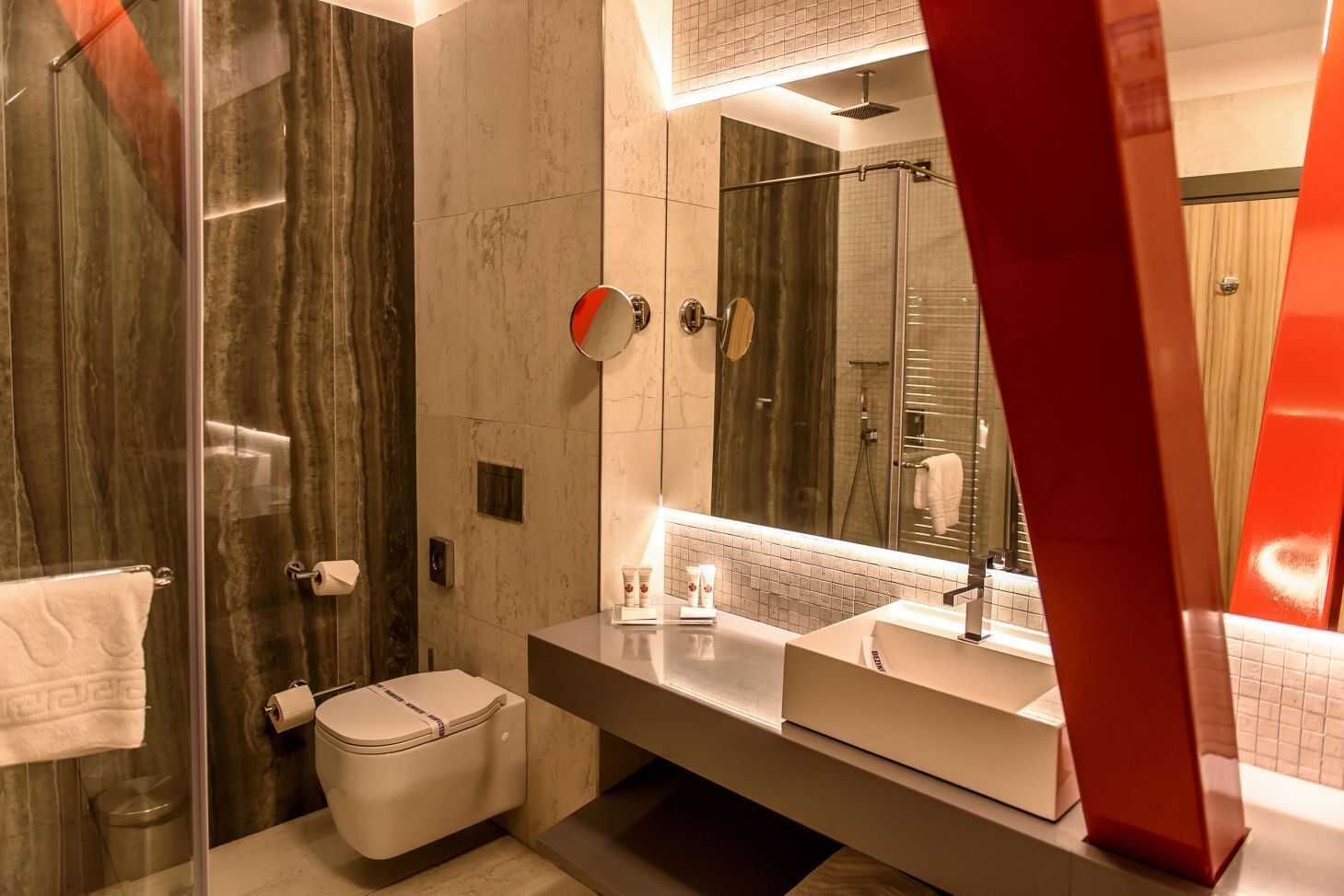 suite, 1 king bed, non smoking | bathroom | shower, rainfall showerhead, free toiletries, hair dryer