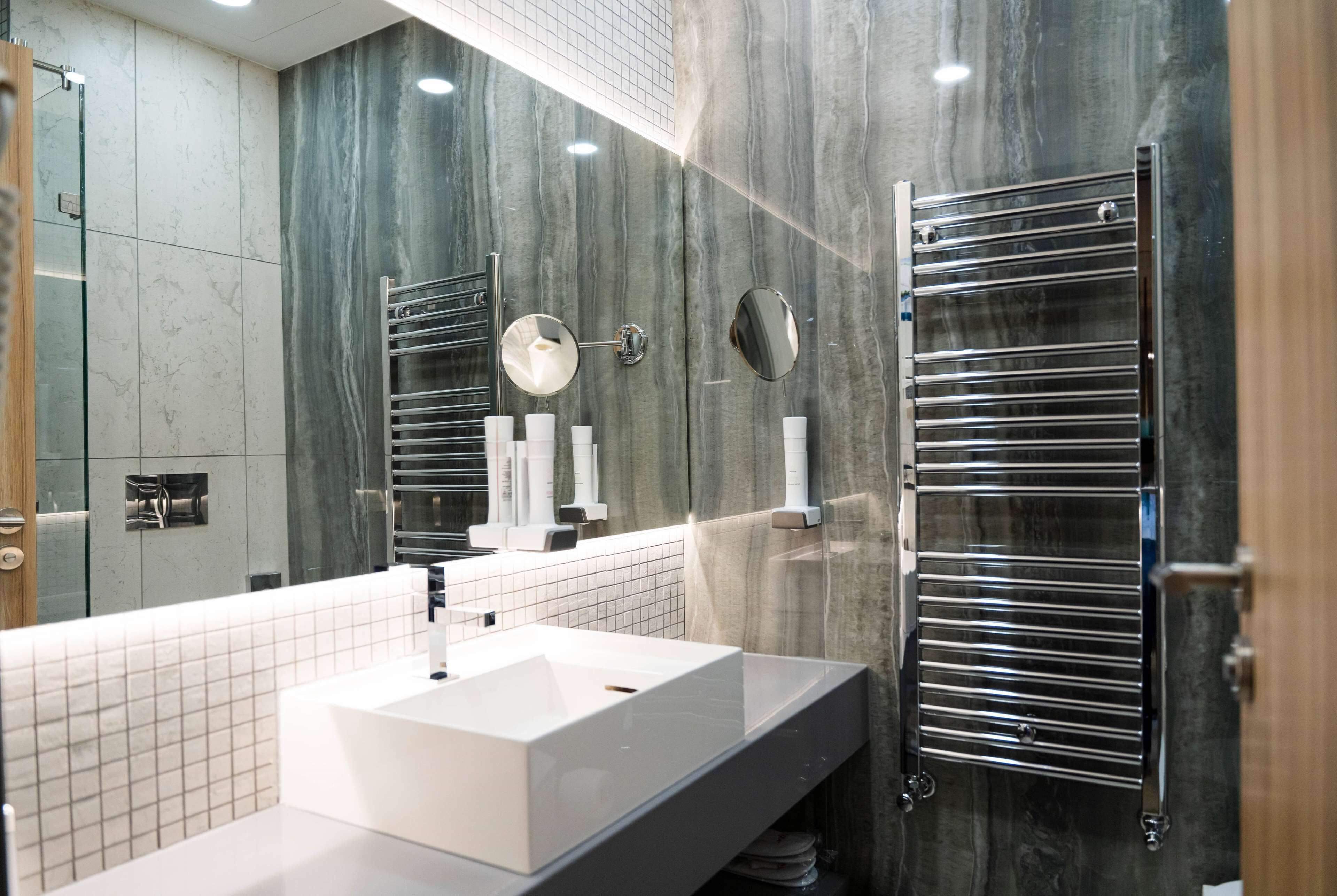 shower, rainfall showerhead, free toiletries, hair dryer