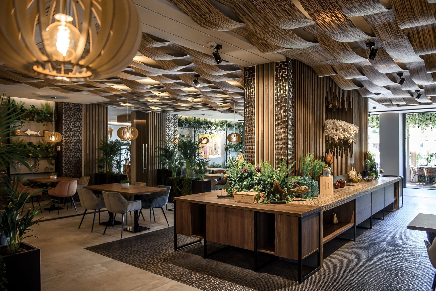 Breakfast, lunch, dinner served; Mediterranean cuisine 