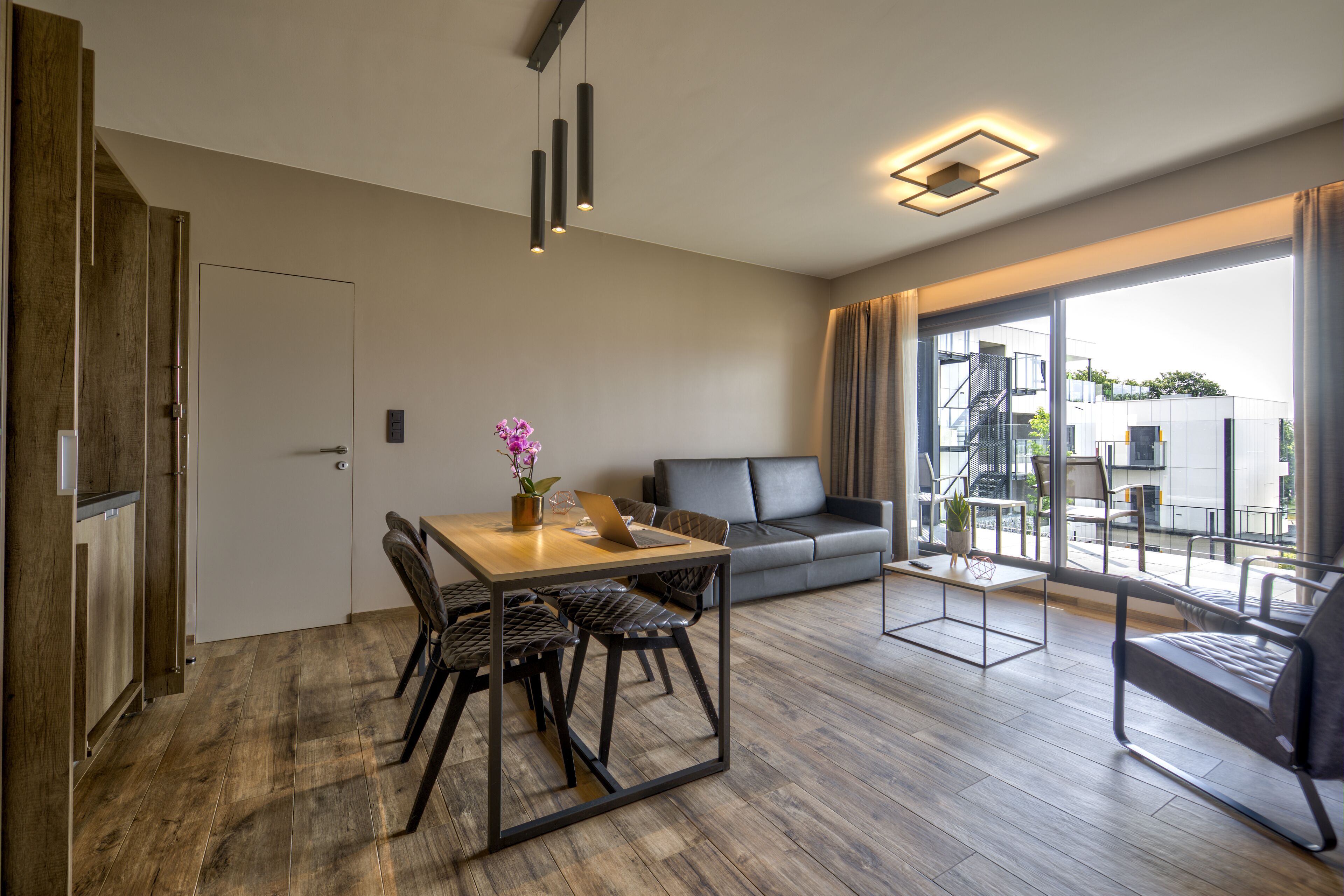 40-inch smart tv with satellite channels, tv, offices