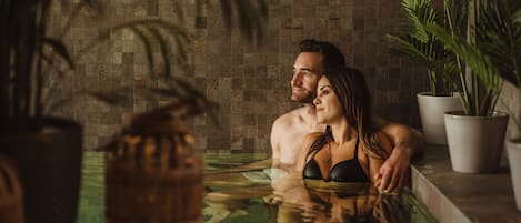 Espace de soins pour les couples, sauna, bain à remous, hammam, hammam