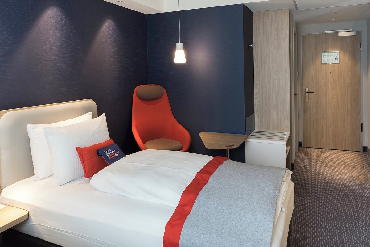 Standaard kamer, 1 queensize bed | Hypoallergeen beddengoed, een bureau, verduisterende gordijnen