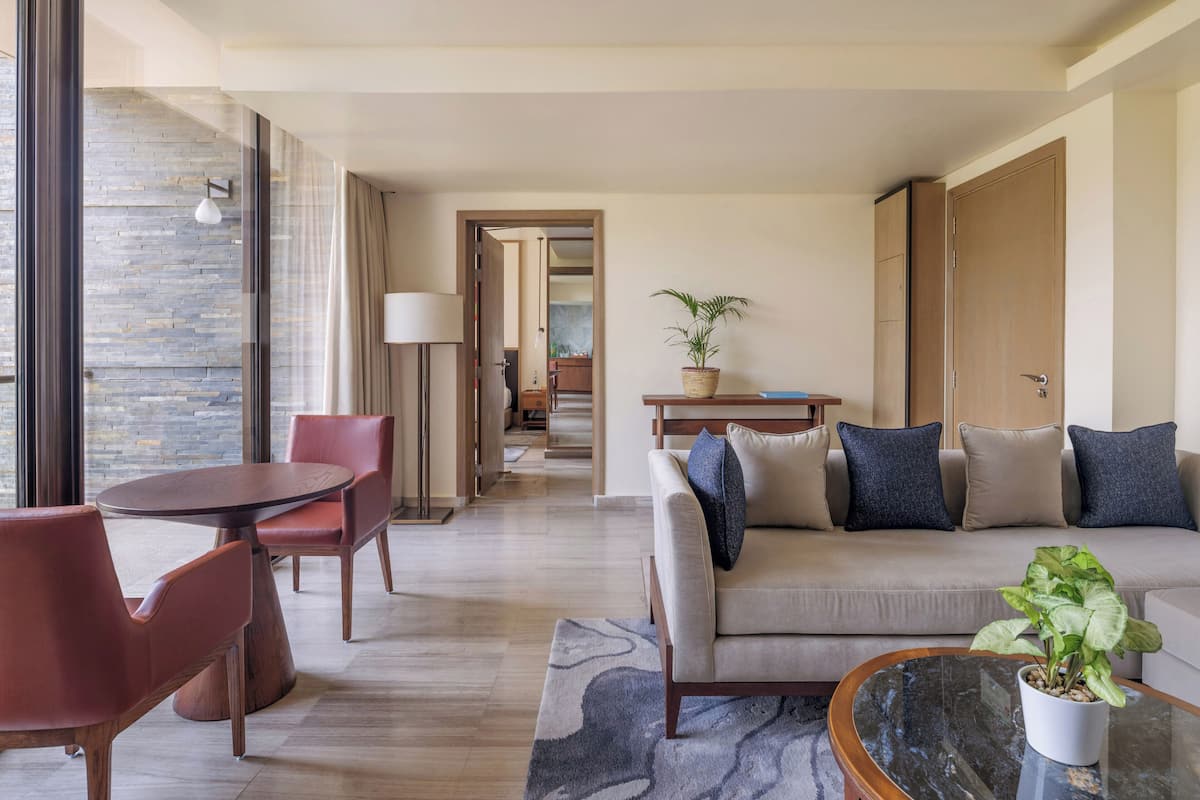 Suite familiare (Red Level) | Minibar, una scrivania, insonorizzazione, ferro/asse da stiro