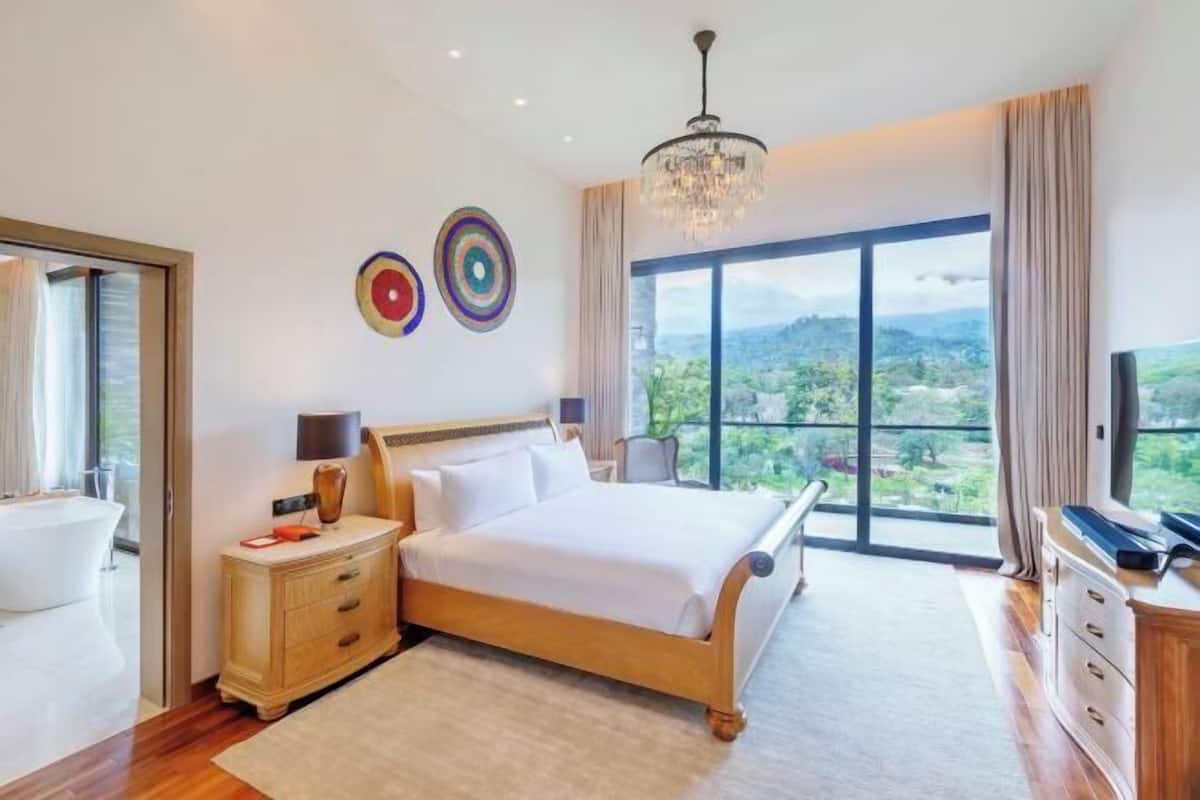 1 bedroom, minibar, desk, soundproofing