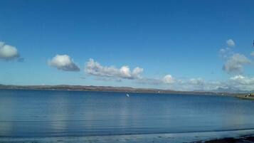 Familierom, sjøutsikt | Utsikt mot strand/hav