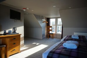 Room - Lochside Hotel (Islay Island)