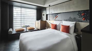 Classic Room 1 Queen Bed No View, Non Smoking | Hypo-allergenic bedding, minibar, in-room safe, blackout curtains
