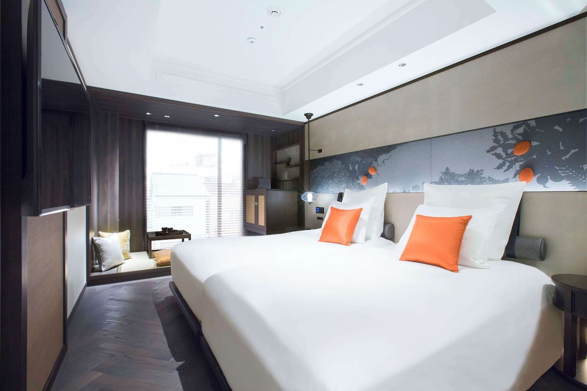 1 bedroom, hypo-allergenic bedding, minibar, in-room safe