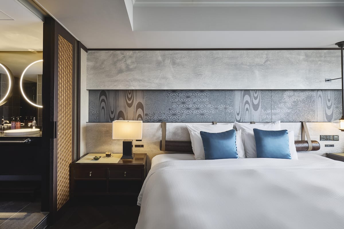 ห้องสวีท, เตียงคิงไซส์ 1 เตียง, ปลอดบุหรี่ | เครื่องนอนป้องกันสารก่อภูมิแพ้, มินิบาร์, ตู้นิรภัยในห้องพัก
