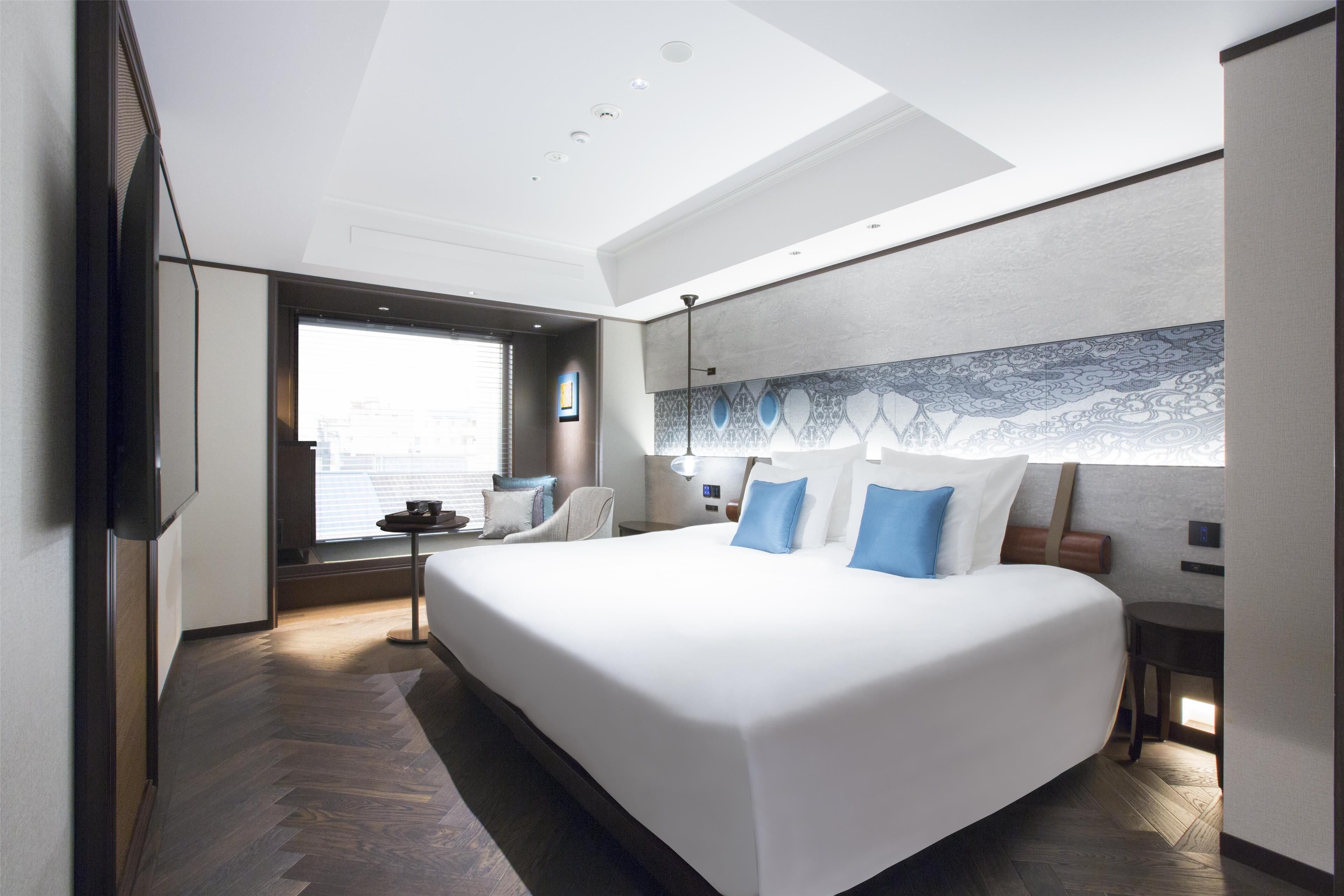 Habitación Deluxe, 1 cama King size, en esquina | Ropa de cama hipoalergénica y minibar 