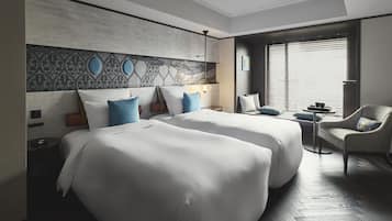 Deluxe Room, 2 Twin Beds, Corner | Hypo-allergenic bedding, minibar, in-room safe, blackout drapes