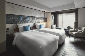 Kamar Deluks, 2 Tempat Tidur Twin, sudut | Seprai antialergi, minibar, brankas, dan tirai kedap cahaya