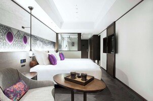 Hypo-allergenic bedding, minibar, in-room safe, blackout curtains