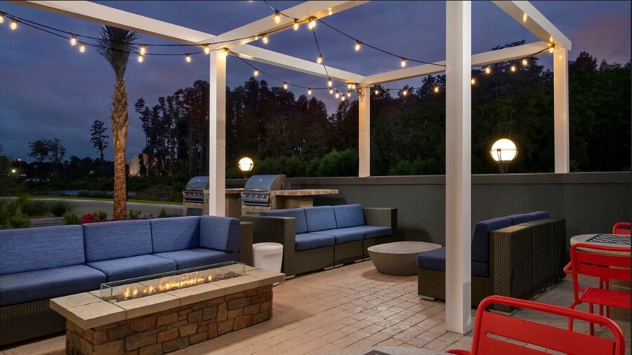 Tru by Hilton Lake City