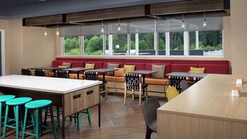 Tägliches inbegriffenes Frühstück zum Mitnehmen