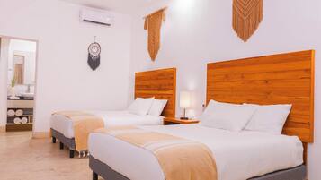 Ropa de cama de alta calidad, colchones con efecto memoria y minibar