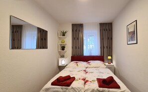 4 bedrooms, desk, iron/ironing board, travel crib