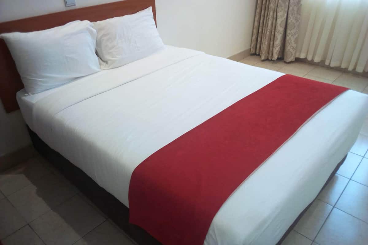 Standard Room | Desk, blackout drapes, free WiFi, bed sheets
