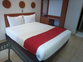 Standard Room | Desk, blackout drapes, free WiFi, bed sheets