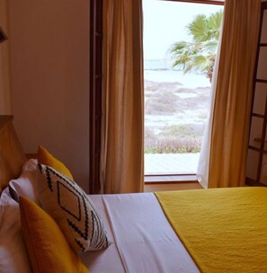 Premium bedding, minibar, in-room safe, free cribs/infant beds