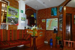 Lobby - Hostal Nomada - Hostel (Baños de Agua Santa)