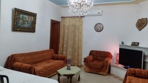 Deluxe Apartment | Living area