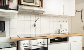 冰箱、微波炉、烤箱、炉灶