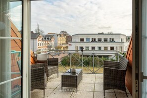 Unclassified image, 2 of 14, button - Old captain's house W16 (Laboe)