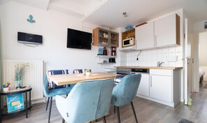 冰箱、微波炉、烤箱、炉灶