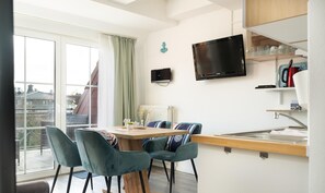 Unclassified image, 5 of 14, button - Old captain's house W16 (Laboe)