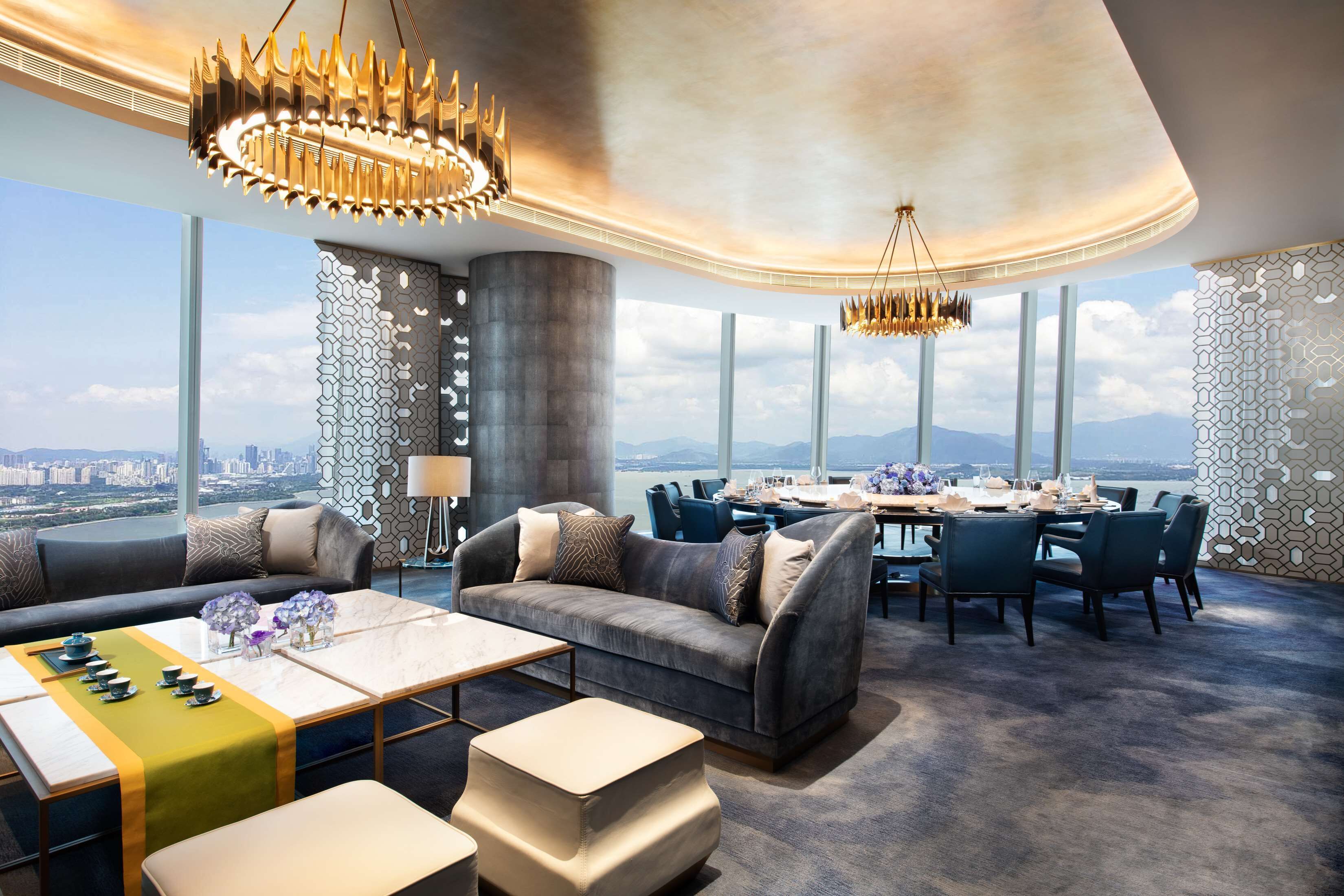 3 restaurants, breakfast, lunch, dinner served; Japanese cuisine