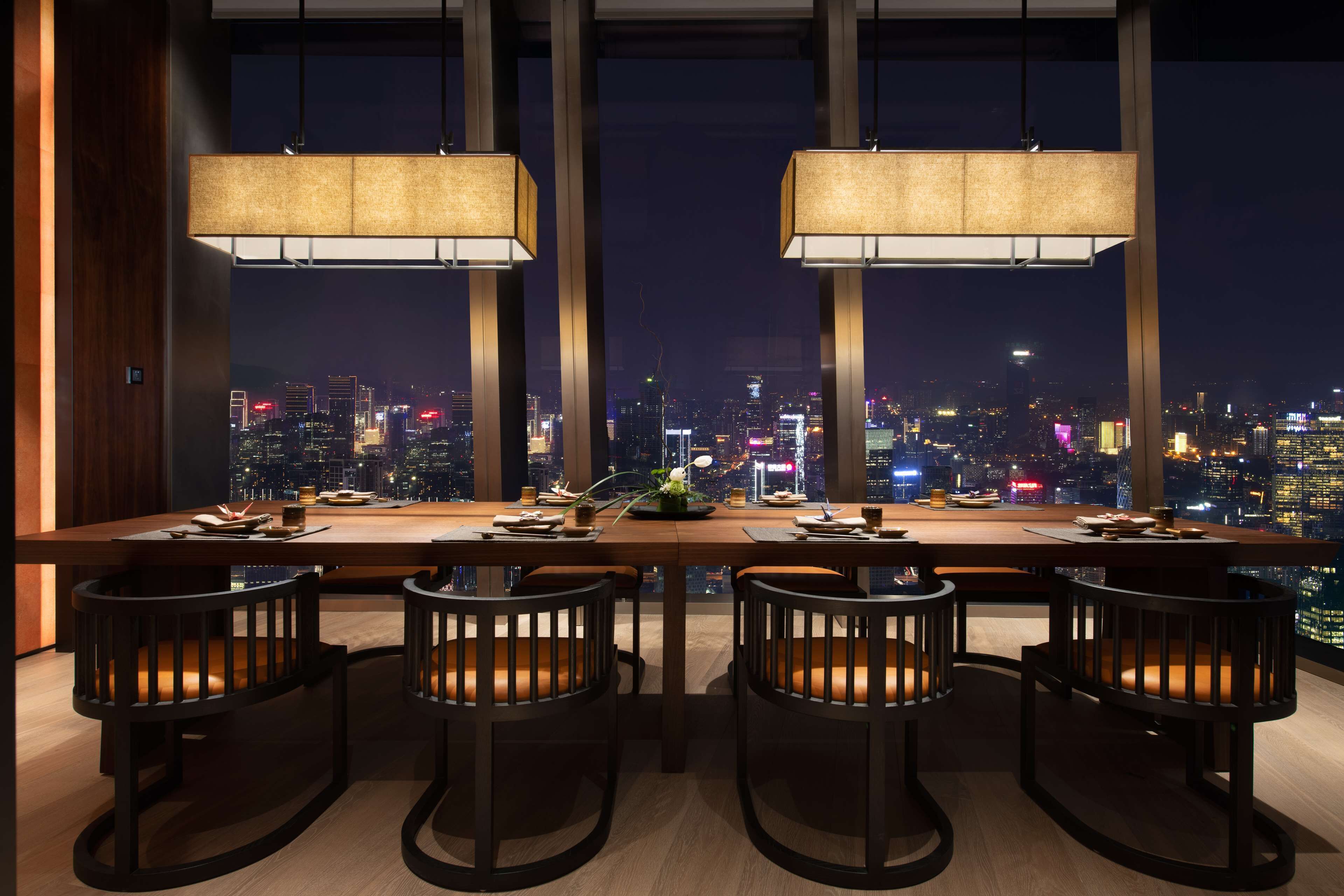 3 restaurants, breakfast, lunch, dinner served; Japanese cuisine 