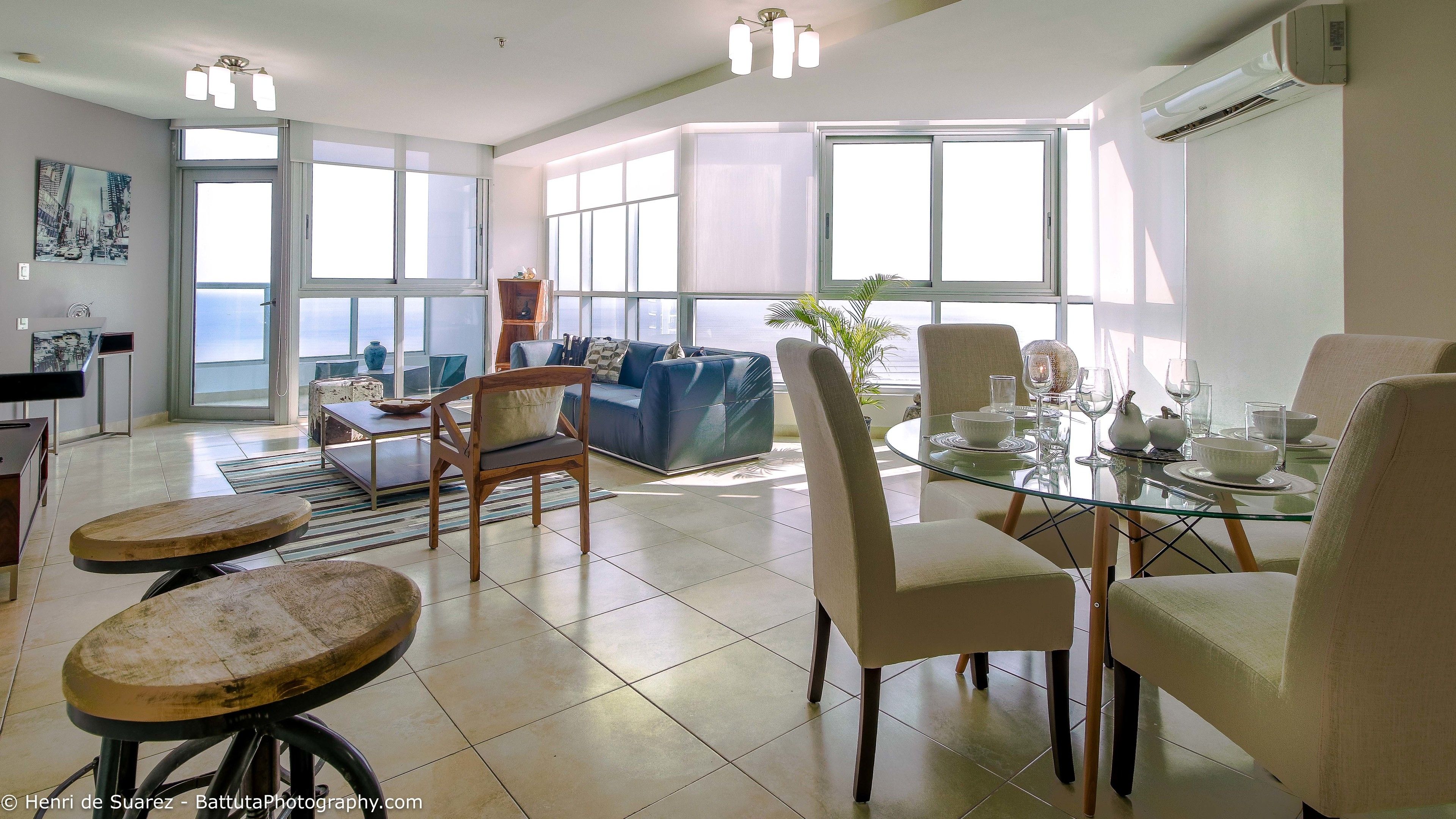 Una televisión de pantalla plana