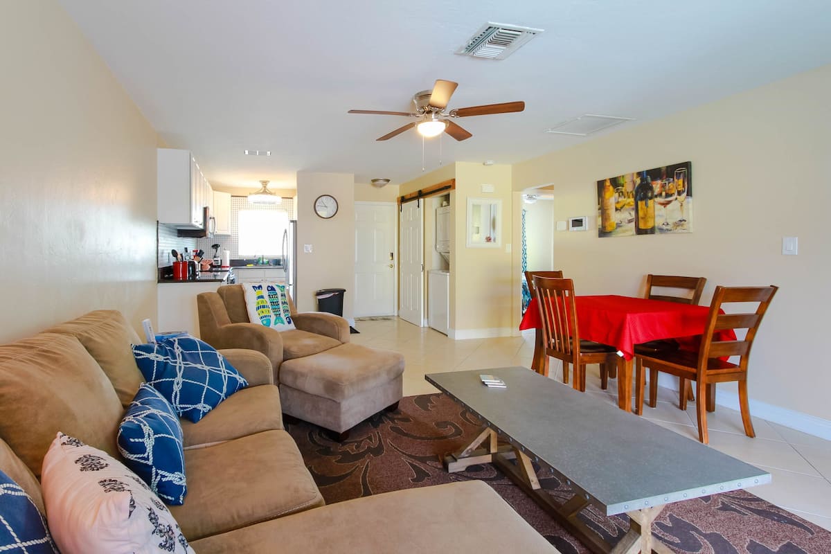 Standard Condo, 2 Bedrooms | Living area