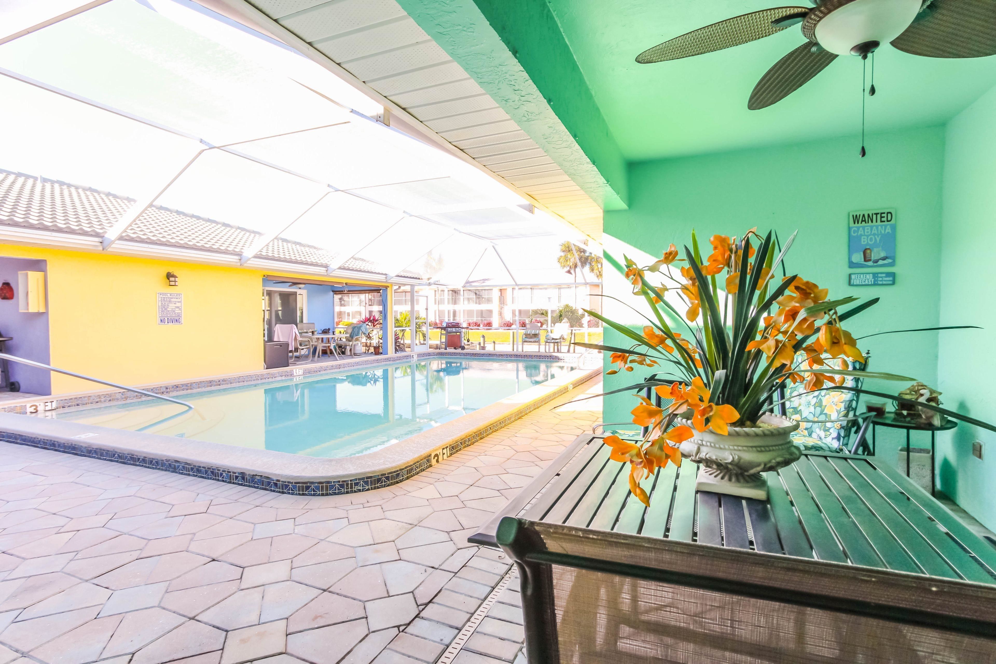 Leilighet – standard, 2 soverom | Innendørsbasseng | Utendørsbasseng og solsenger