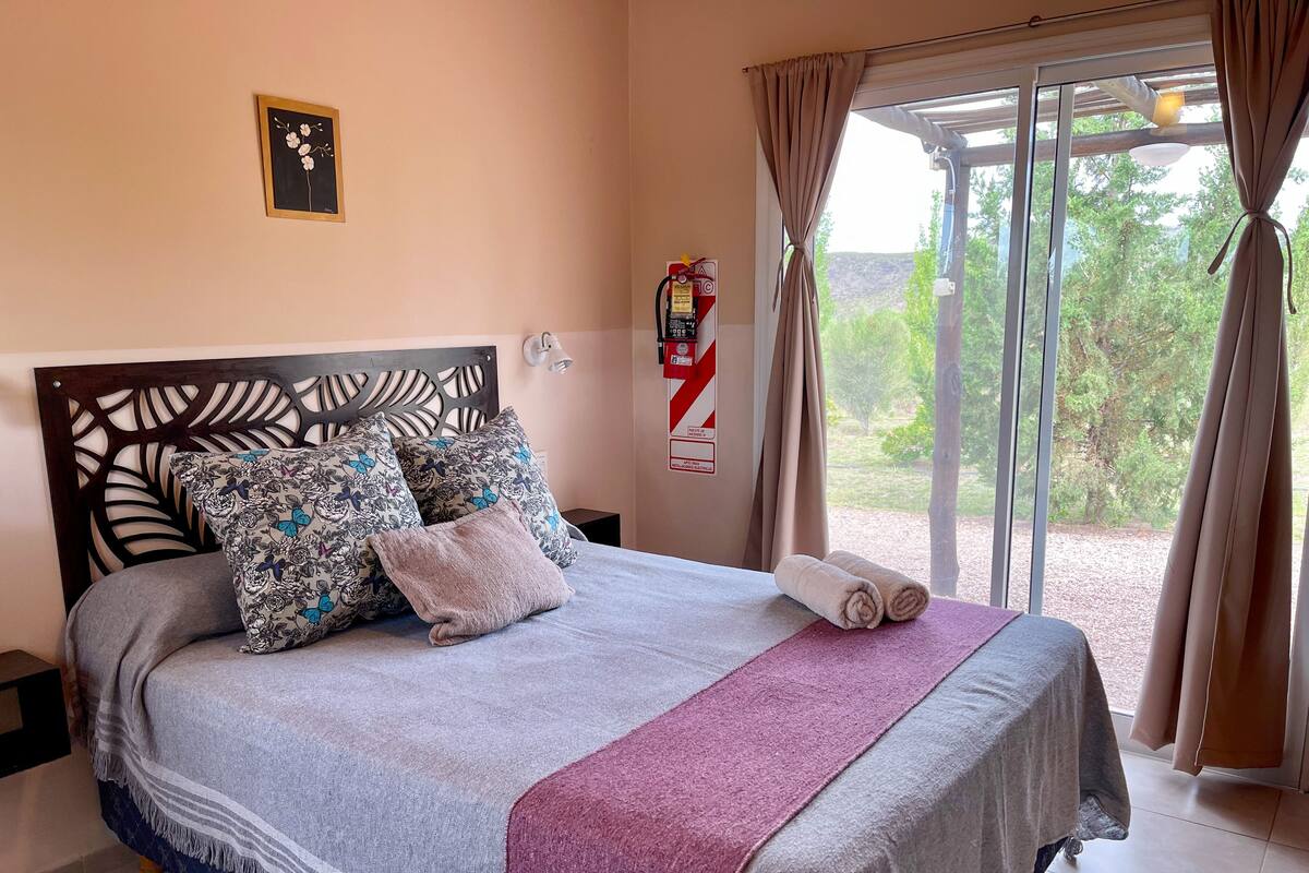 Standaard huisje, 1 kingsize bed, niet-roken, uitzicht op bergen | Verduisterende gordijnen, gratis wifi, beddengoed