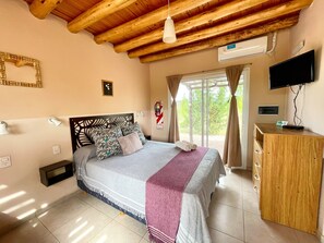 كابينة عادية - سرير ملكي - لغير المدخنين - منظر للجبل | ستائر تعتيم وواي فاي مجانًا وملاءات أسرّة