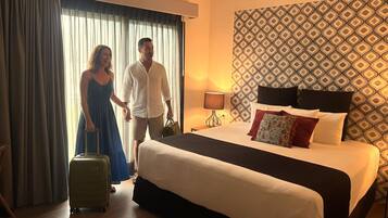 Chambre Premium, 1 très grand lit, vue jardin | Surmatelas, minibar, coffres-forts dans les chambres