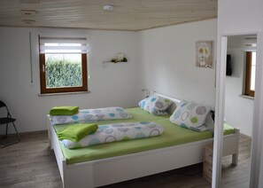 2 Schlafzimmer, Bügeleisen/Bügelbrett, Reisekinderbett, kostenloses WLAN