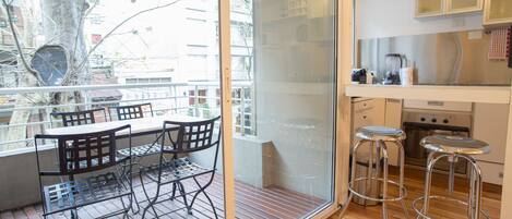 Superior Apartment, 1 Queen Bed with Sofa bed, Non Smoking, City View | Balcony